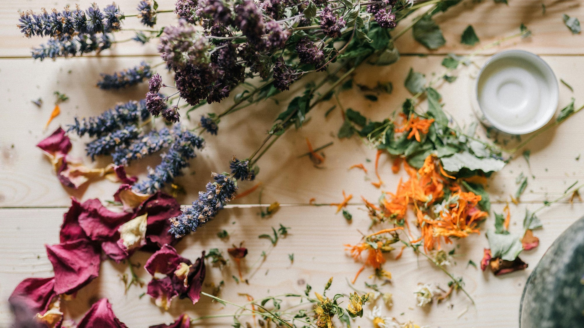 The Power of Aromatherapy: Unlocking the Benefits of Essential Oils